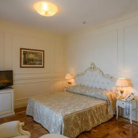 호텔 Astoria 4*