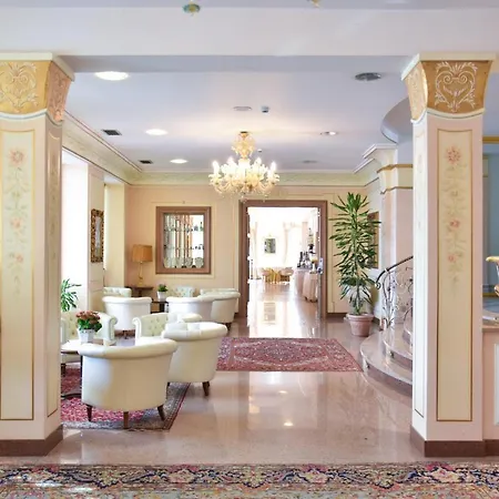 Astoria Hotel 4*
