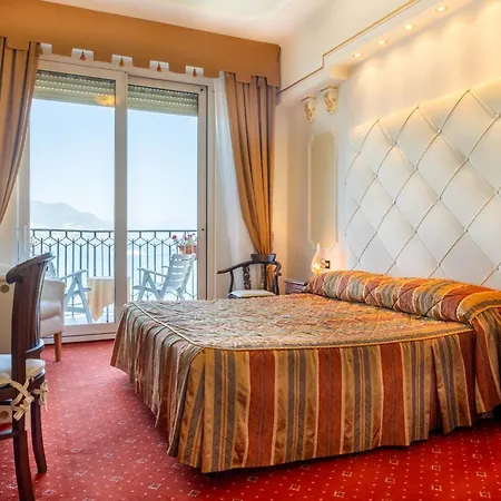 Astoria 호텔 4*