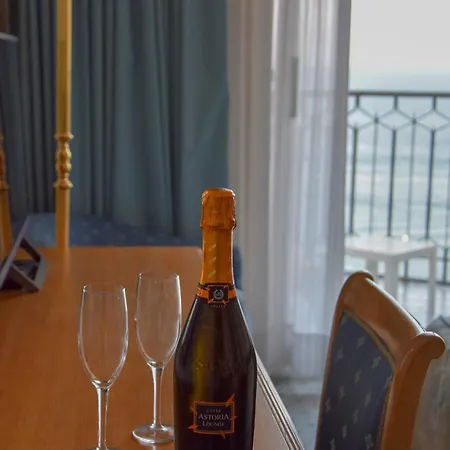 Astoria Hotel 4*