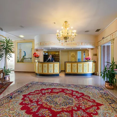 מלון Astoria 4*