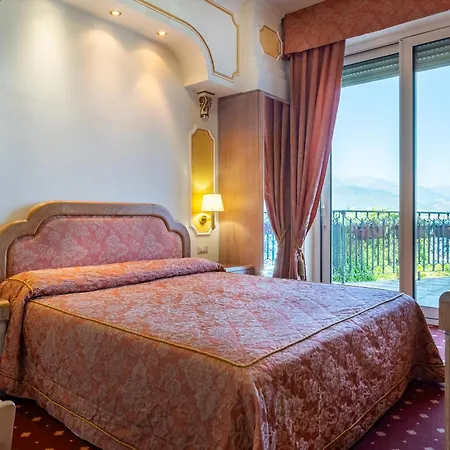 Отель Astoria 4*