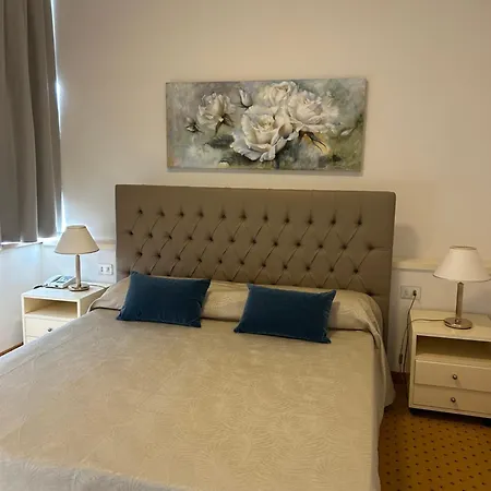 Отель Astoria 4*
